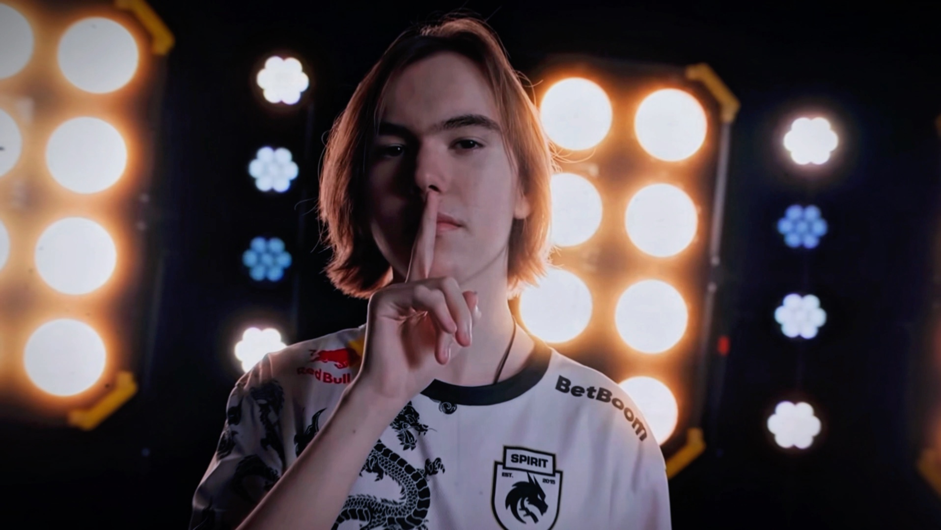 什么是麻将里的“抢杠胡”？解析一种极致的博弈制裁机制。（麻将“抢杠胡”详解：博弈中的极致反制机制）