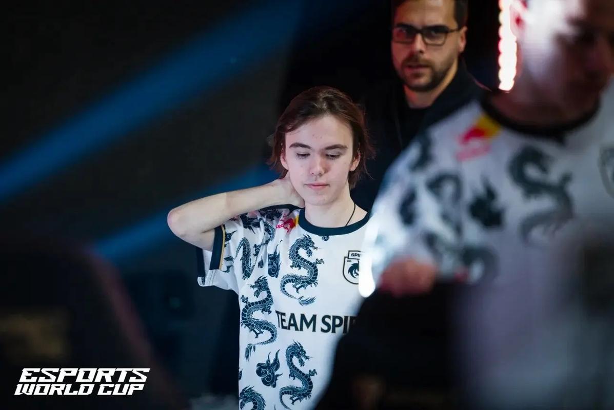夏洛特的Qiyana与星火岩鸟配合得很好， Oh My God 操作完美，赢得了第一场比赛