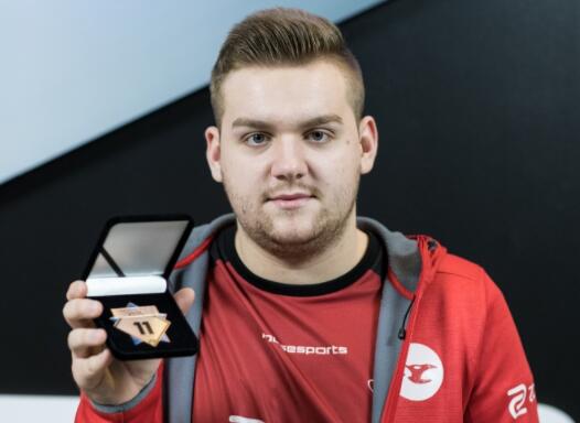 Crisp：Doinb善于跟队友配合沟通 而Xiaohu倾向于自己玩