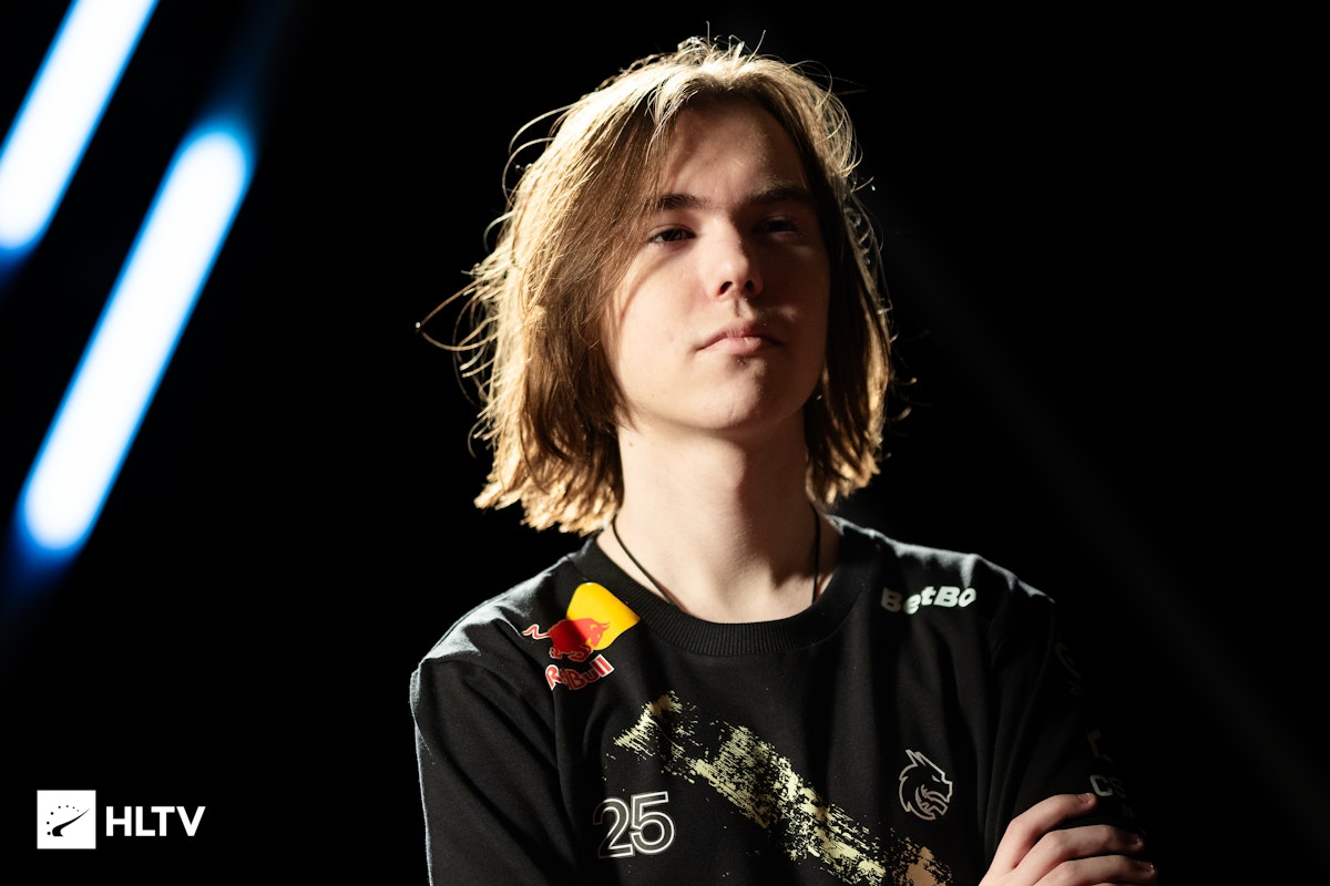 石头在行动：我向Daeny提供了一份合同，他还没有拒绝，也没有决定加入哪个战队。