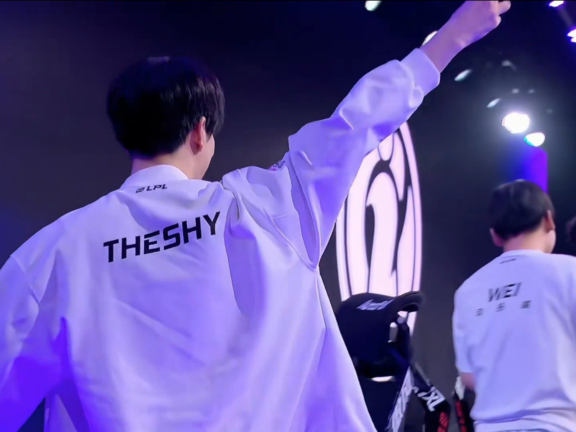 德州扑克里情绪决策的风险（德州扑克中情绪化决策的隐患）